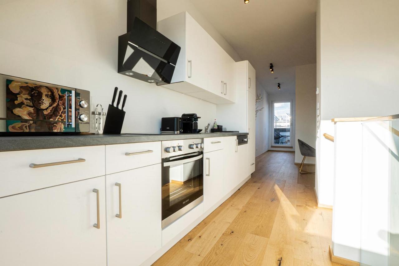 Orestaliving - Penthouse With Designer Renovation Apartment *